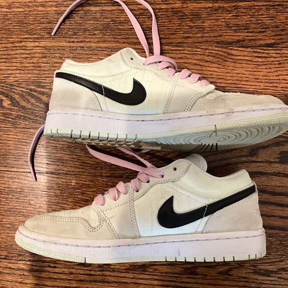 Nike Air Jordan Sneakers - Size 8 - Picture 2 of 7